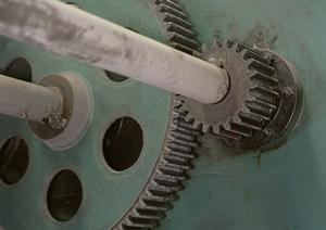 打ち抜き加工のプロ集団に大型精密まで